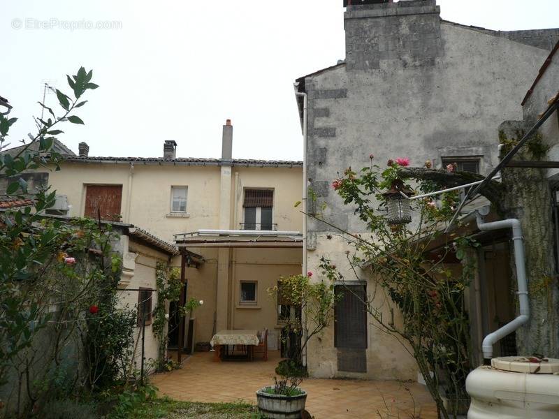 Maison à COGNAC