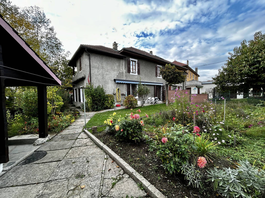 Maison à VILLE-LA-GRAND