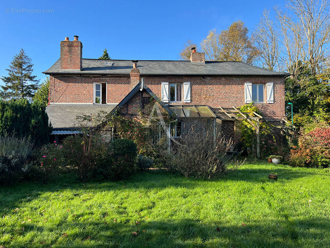 Maison à LES HOGUES