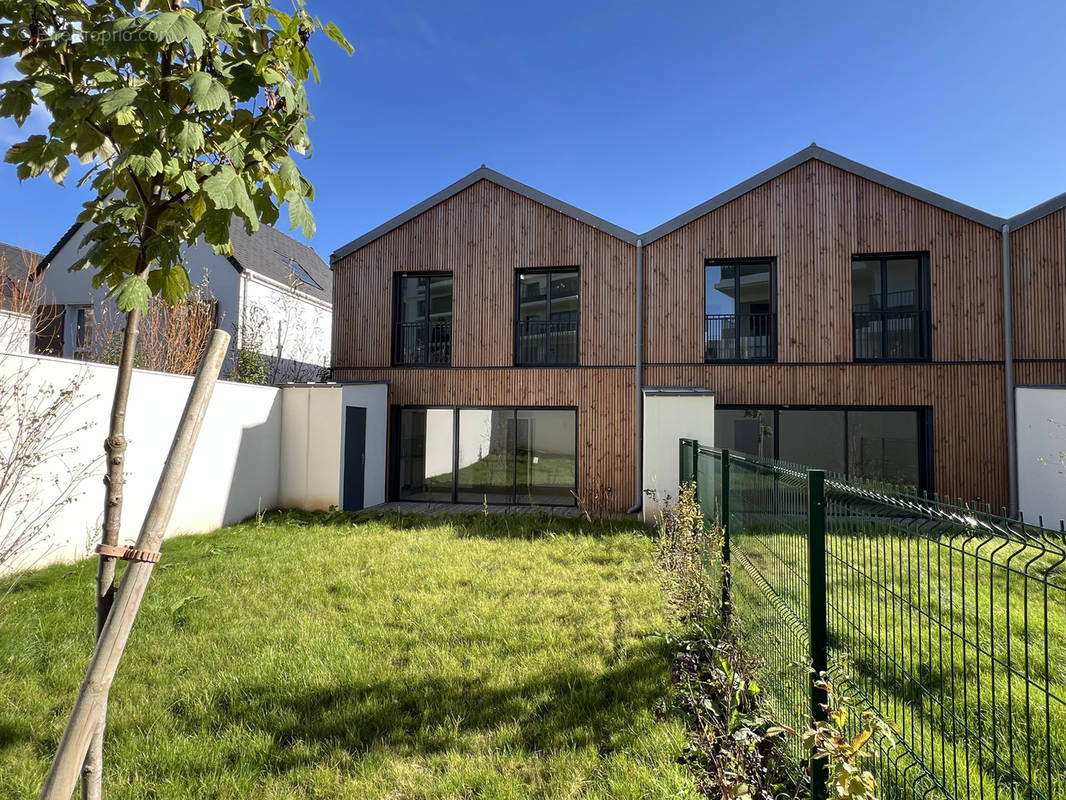 Maison à LOUVRES