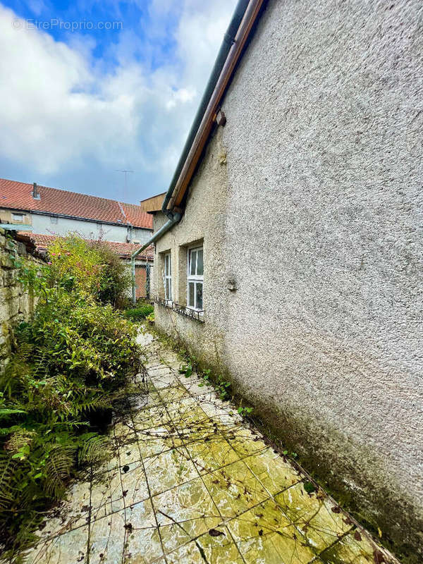 Maison à GONDRECOURT-LE-CHATEAU