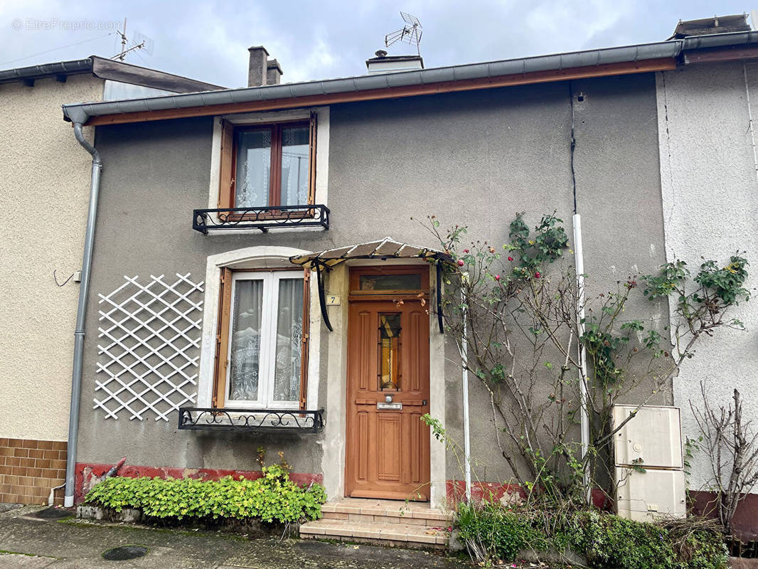 Maison à GONDRECOURT-LE-CHATEAU