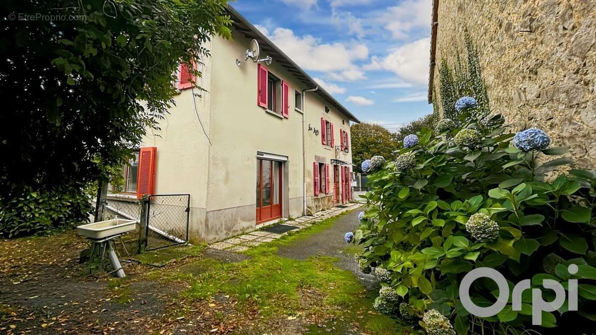 Maison à BONNAC-LA-COTE