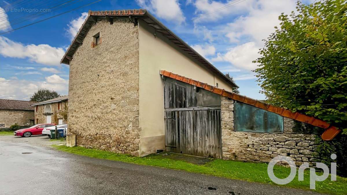 Maison à BONNAC-LA-COTE