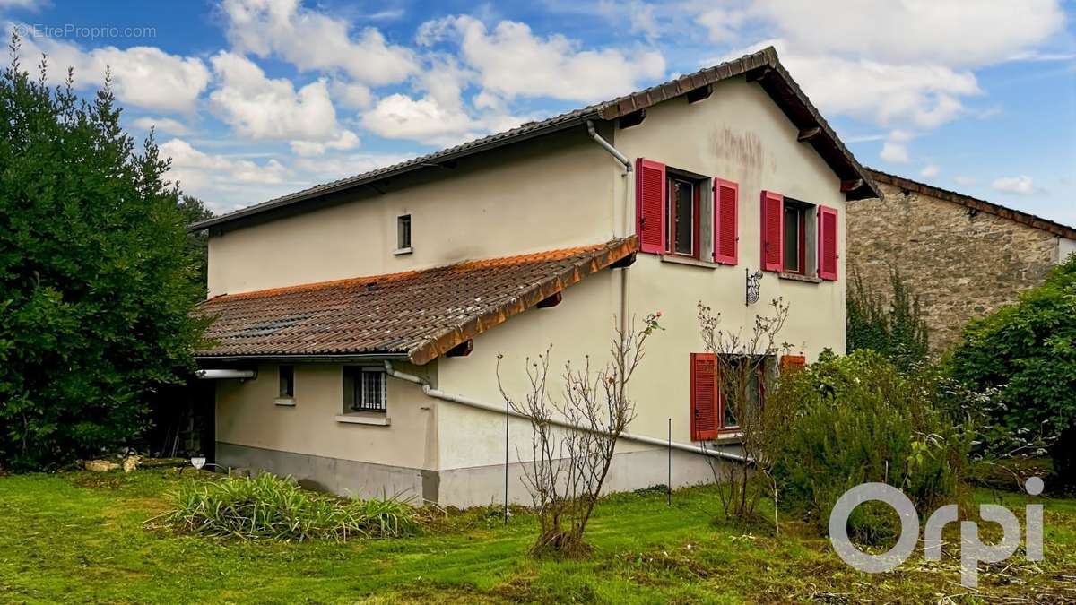 Maison à BONNAC-LA-COTE