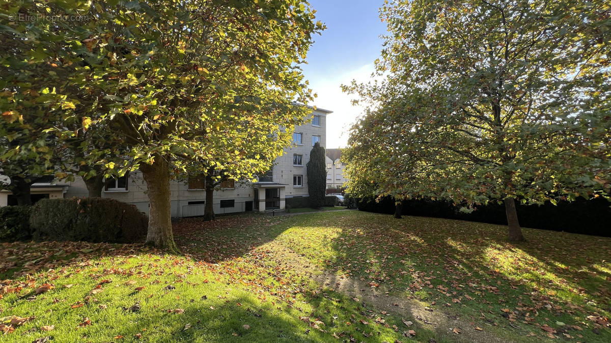 Appartement à NEAUPHLE-LE-CHATEAU