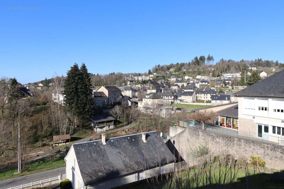 Maison à CORREZE