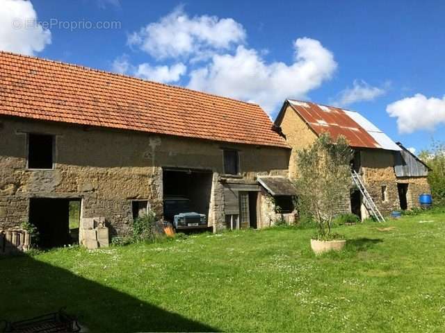 Maison à SOULLES