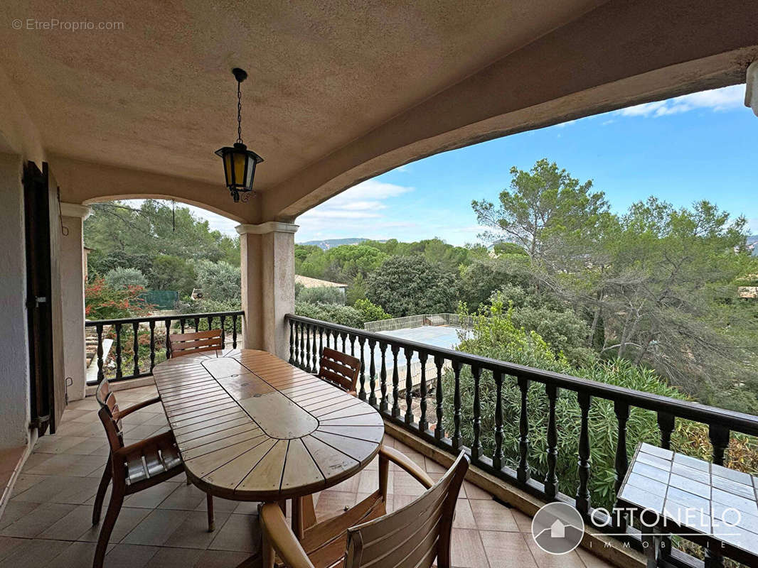 Maison à ROQUEBRUNE-SUR-ARGENS