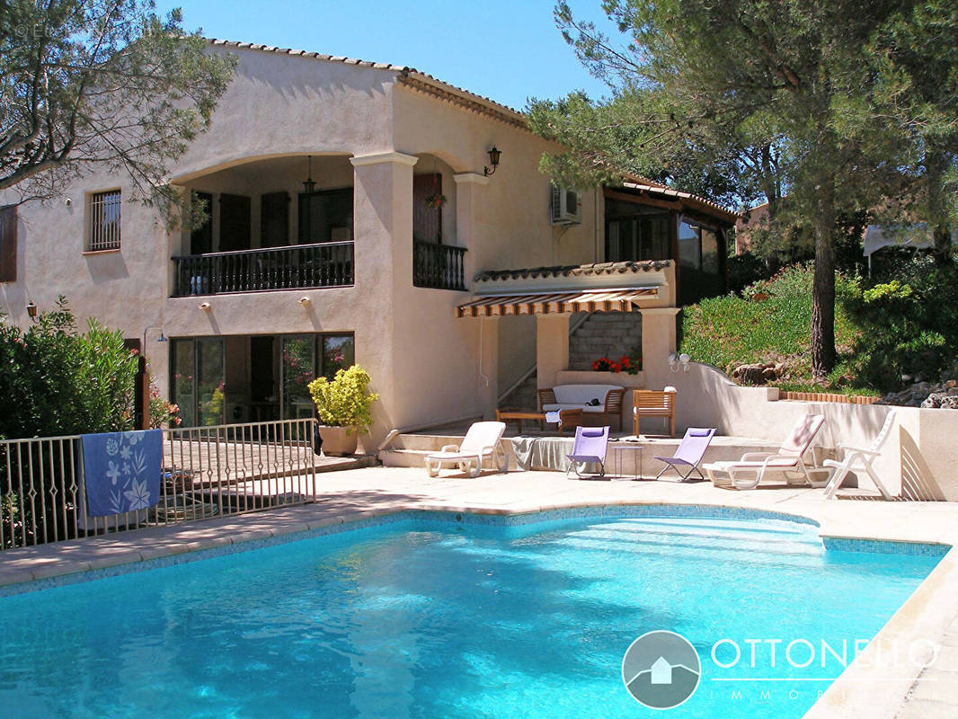 Maison à ROQUEBRUNE-SUR-ARGENS