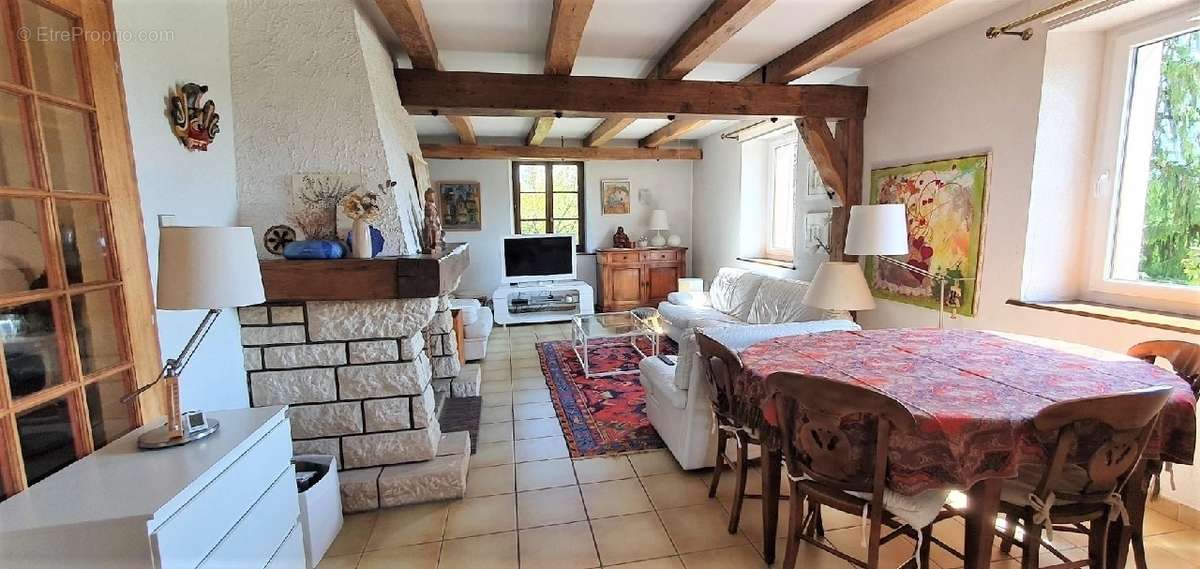 Appartement à BOUROGNE