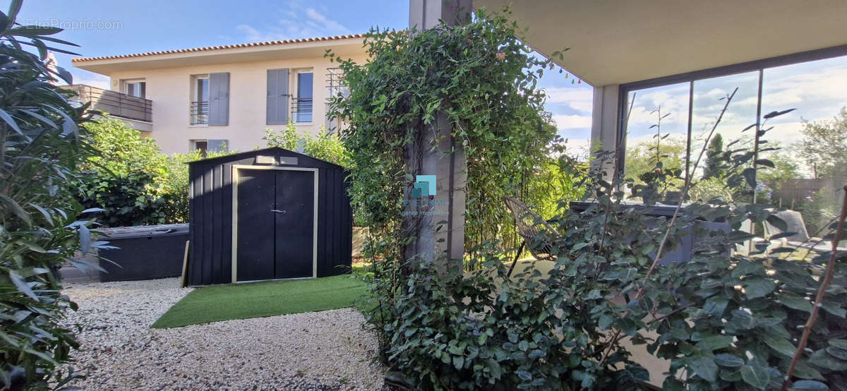 Appartement à ROQUEBRUNE-SUR-ARGENS