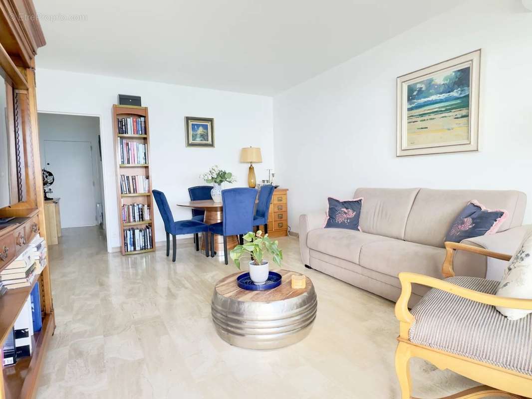 Appartement à VILLENEUVE-LOUBET