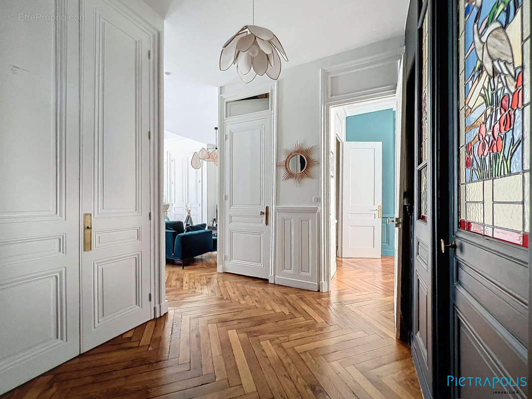 Hall - Appartement à LYON-6E