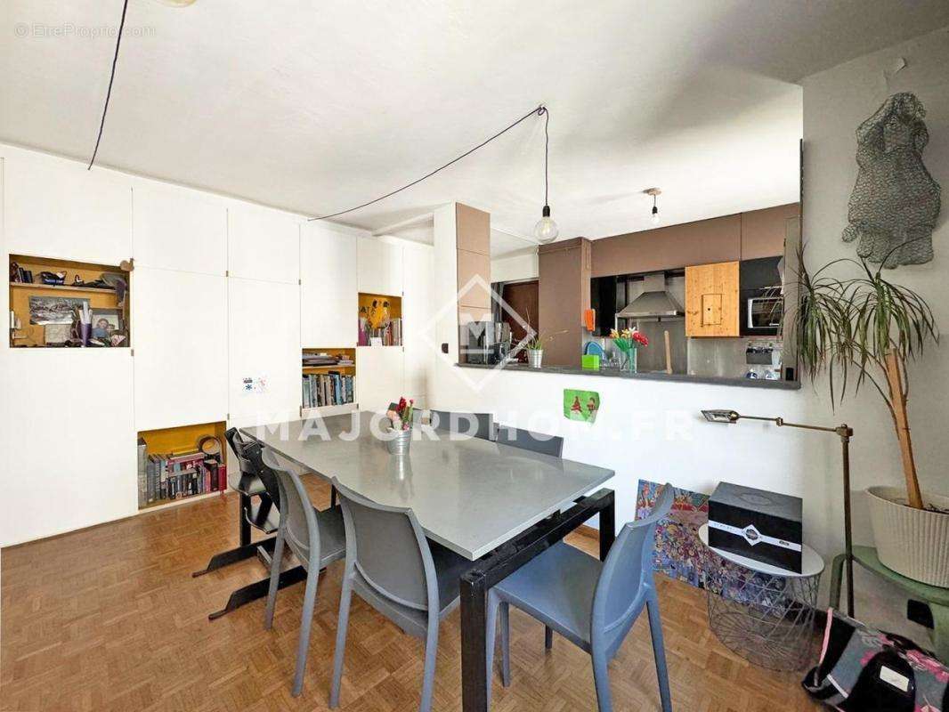 Appartement à MARSEILLE-5E