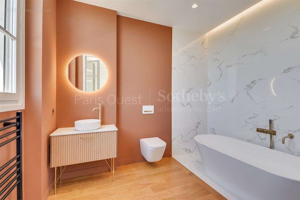 Appartement à PARIS-16E