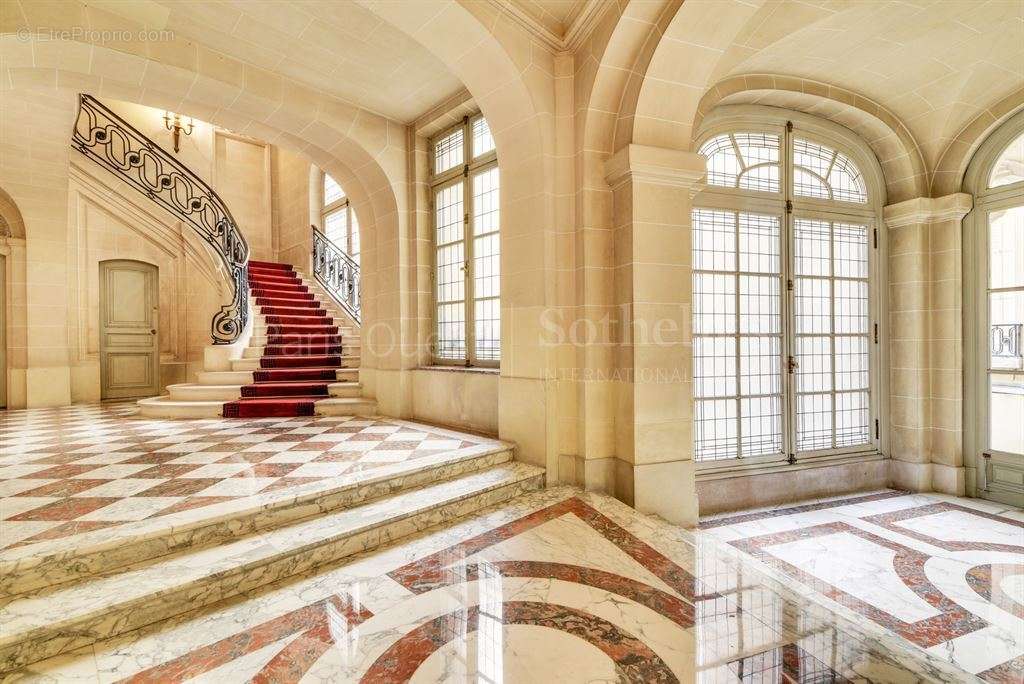 Appartement à PARIS-16E