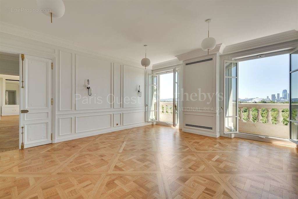 Appartement à PARIS-16E