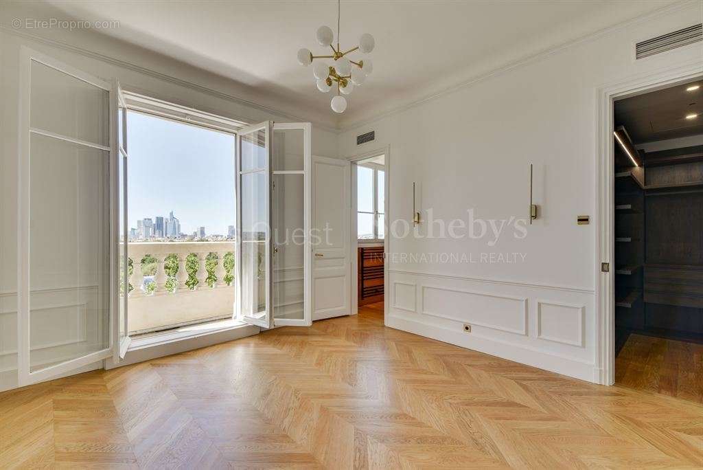 Appartement à PARIS-16E