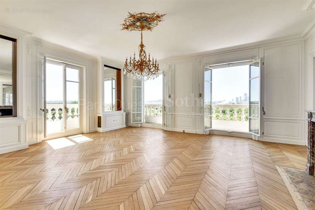 Appartement à PARIS-16E