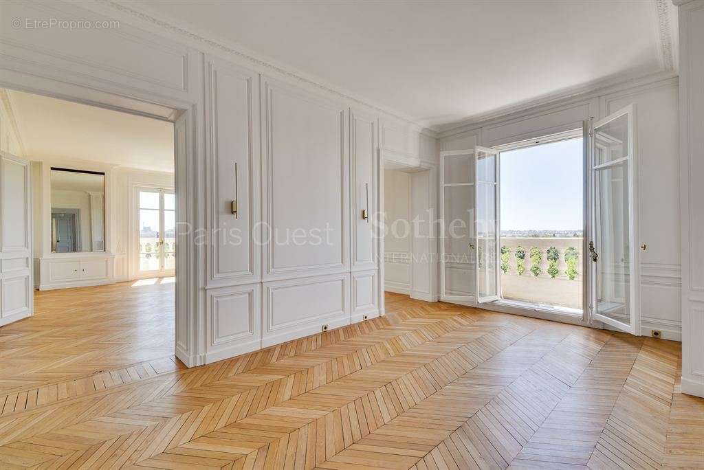 Appartement à PARIS-16E