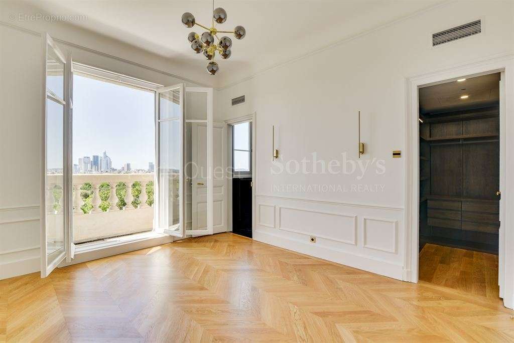 Appartement à PARIS-16E