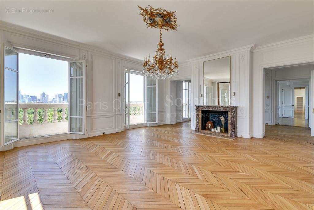 Appartement à PARIS-16E