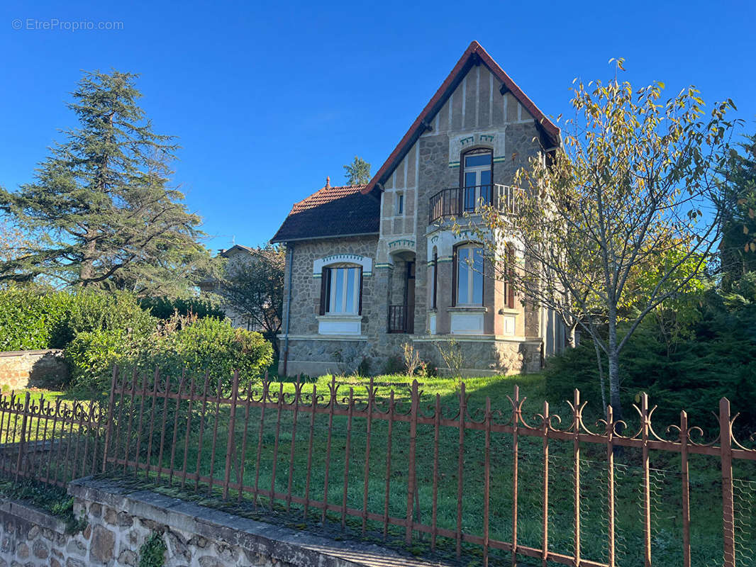 Maison à NERIS-LES-BAINS