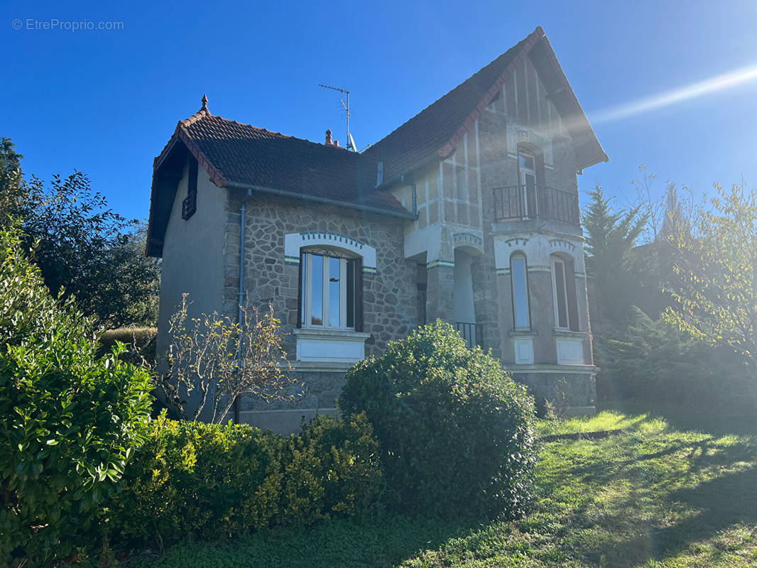 Maison à NERIS-LES-BAINS