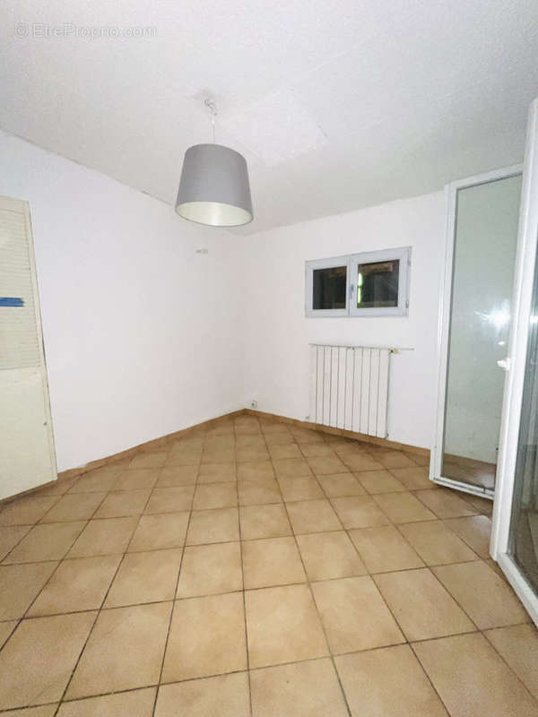 Appartement à MARSEILLE-3E