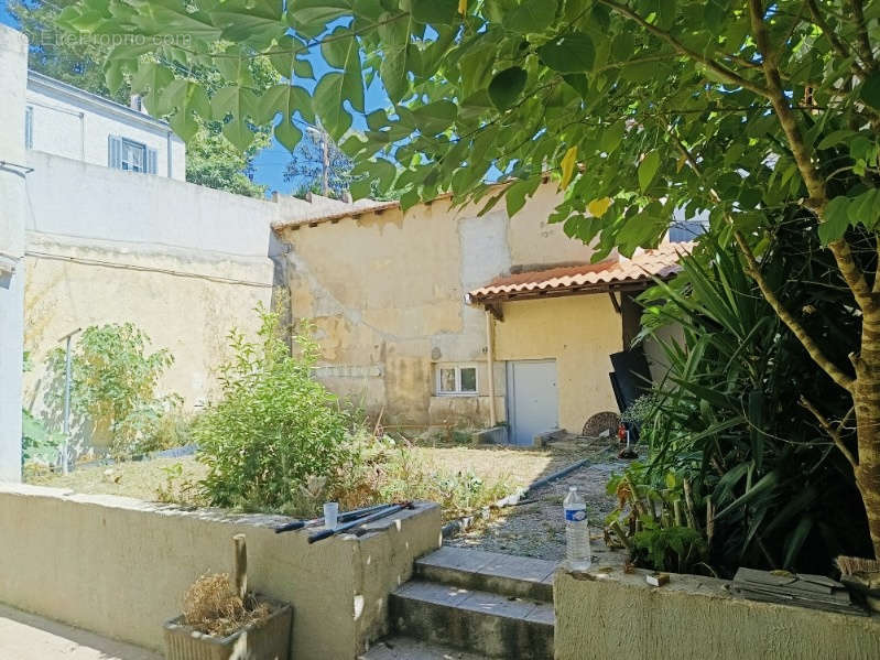 Appartement à MARSEILLE-3E