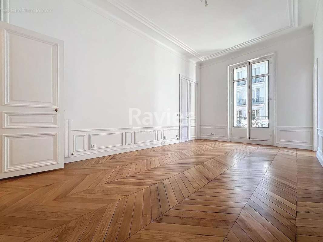 Appartement à PARIS-17E