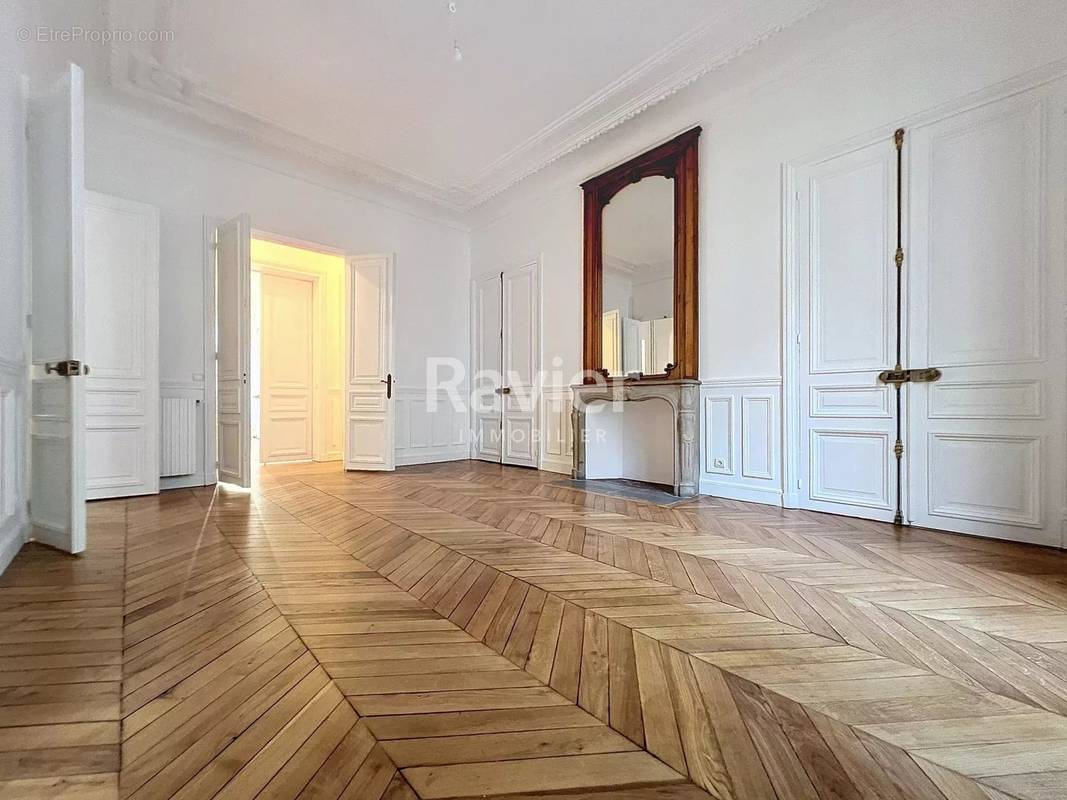 Appartement à PARIS-17E