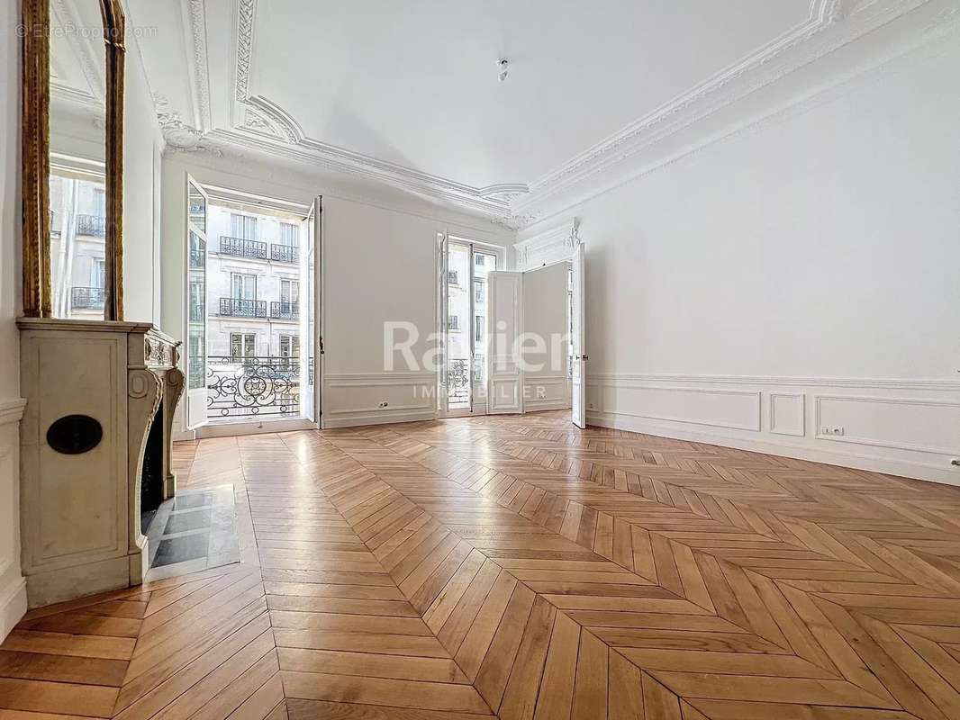 Appartement à PARIS-17E