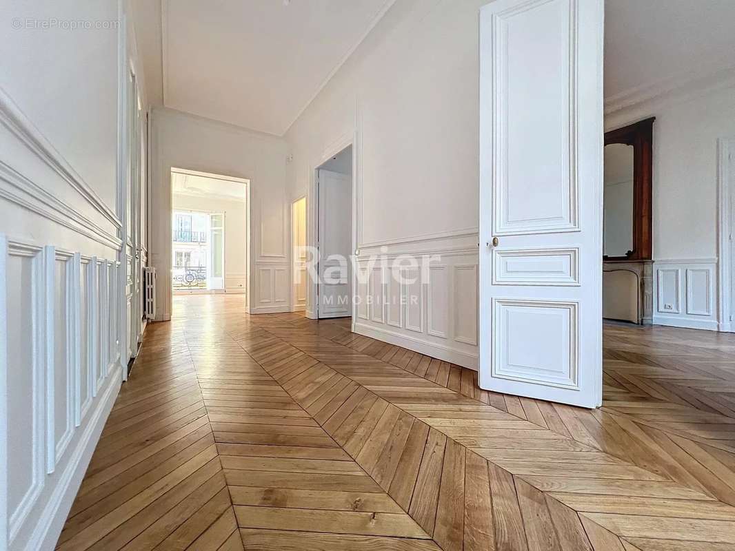 Appartement à PARIS-17E