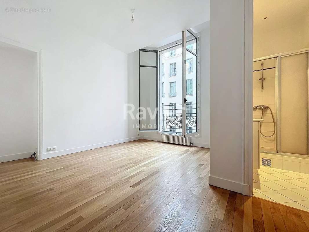 Appartement à PARIS-17E