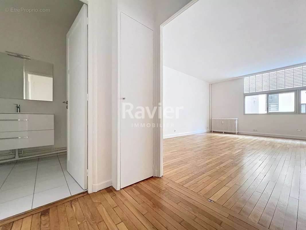 Appartement à PARIS-8E