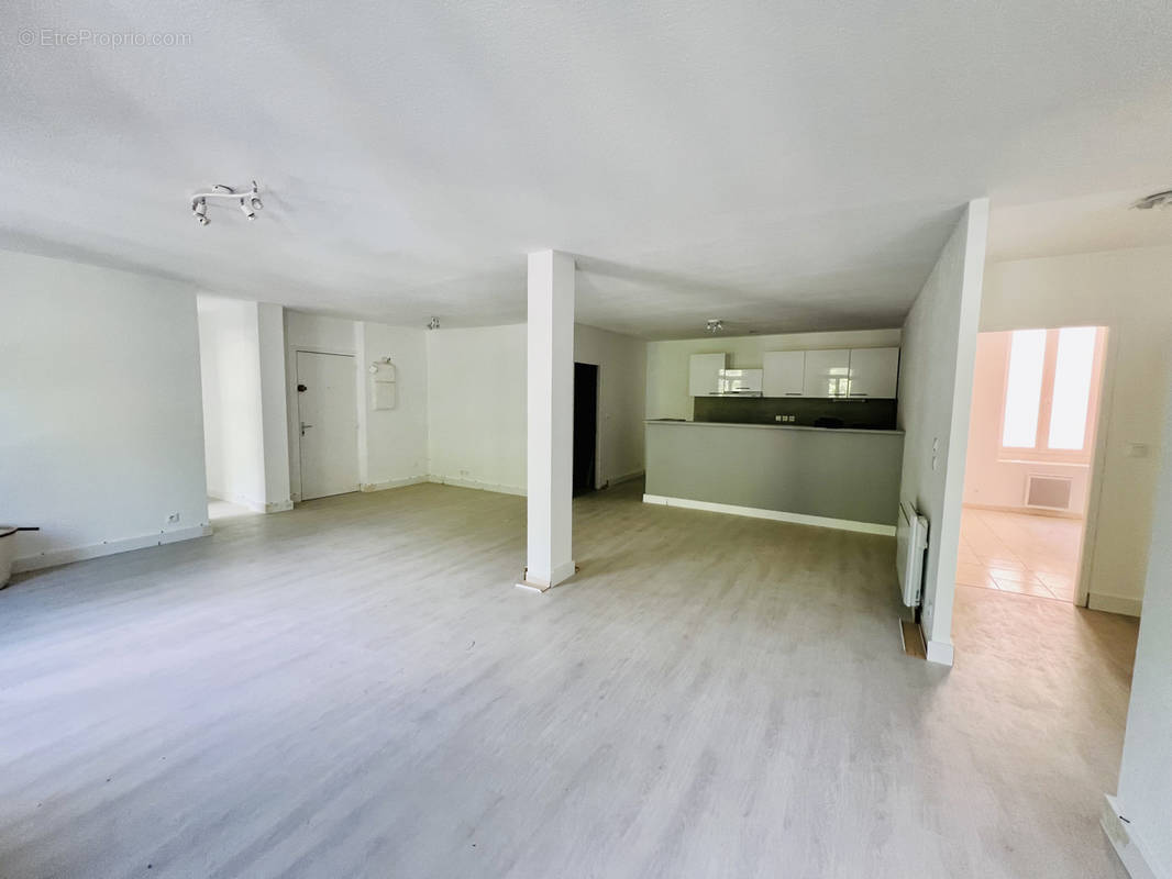 Appartement à LAMALOU-LES-BAINS