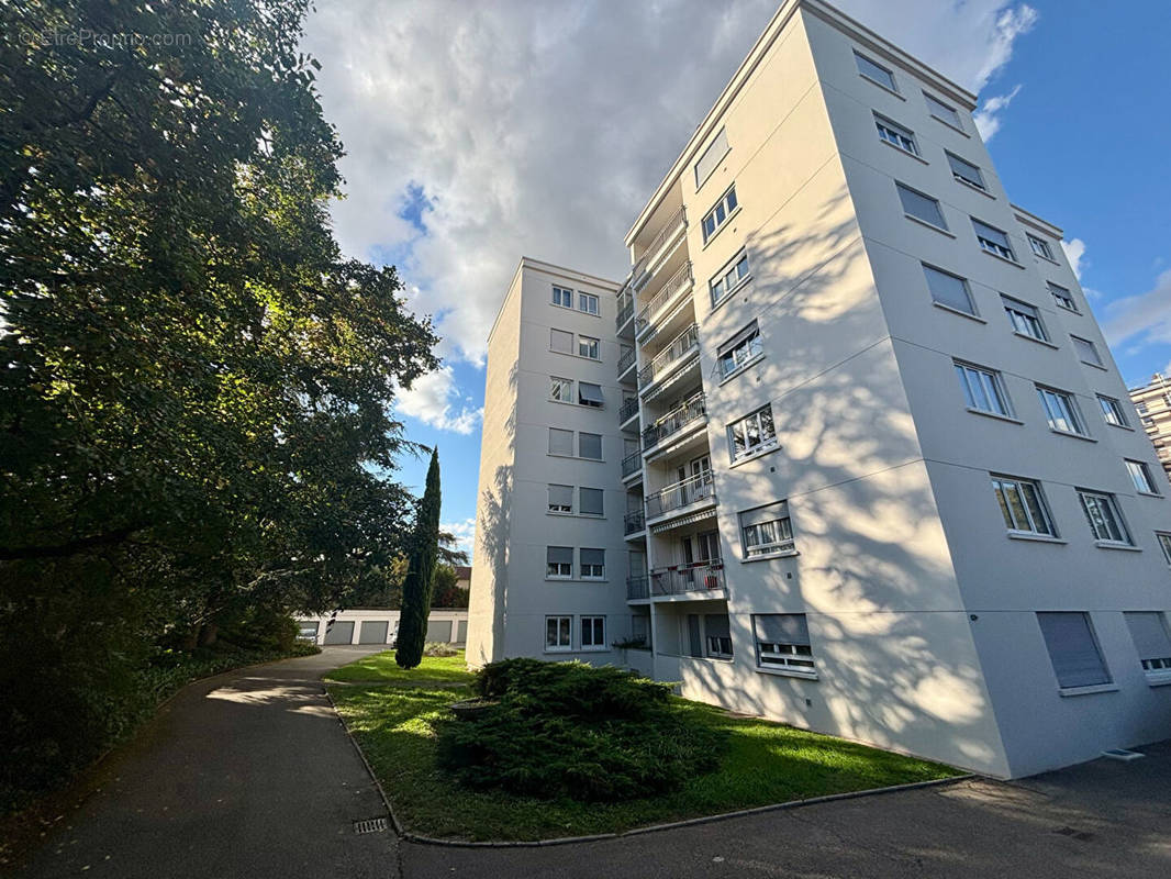 Appartement à TASSIN-LA-DEMI-LUNE