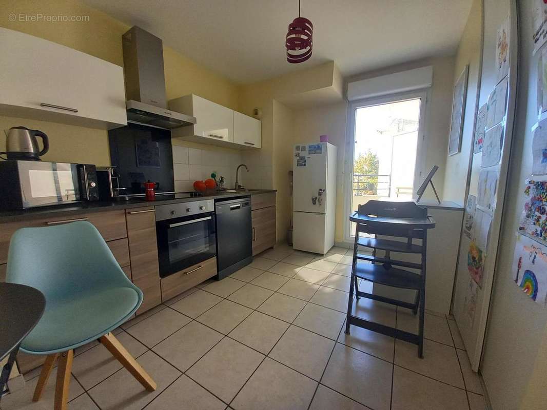   - Appartement à DECINES-CHARPIEU