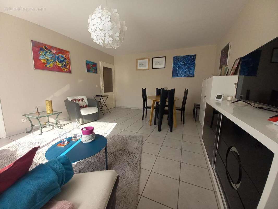   - Appartement à DECINES-CHARPIEU