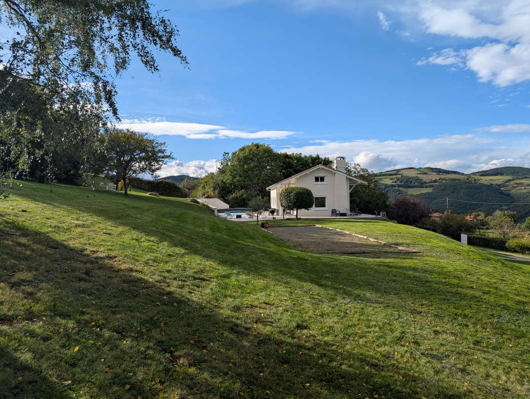 Maison à GREZIEU-LA-VARENNE