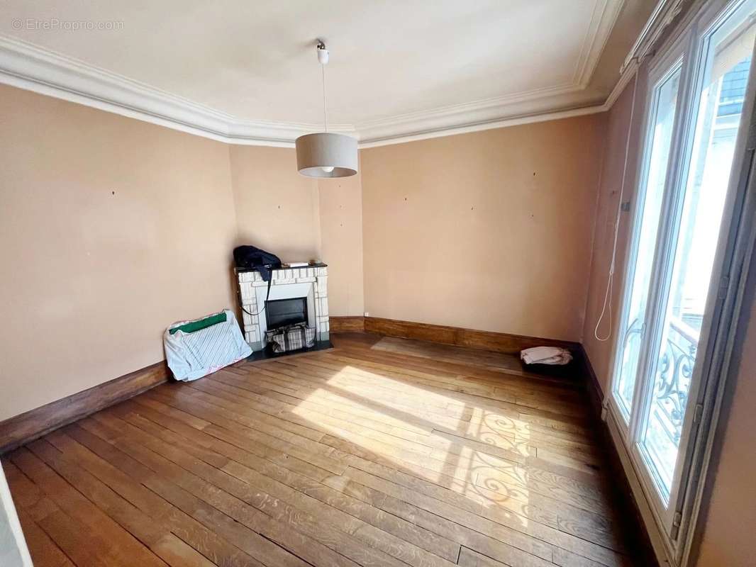 Appartement à PARIS-10E