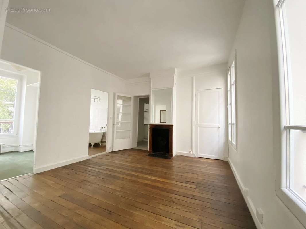 Appartement à PARIS-10E