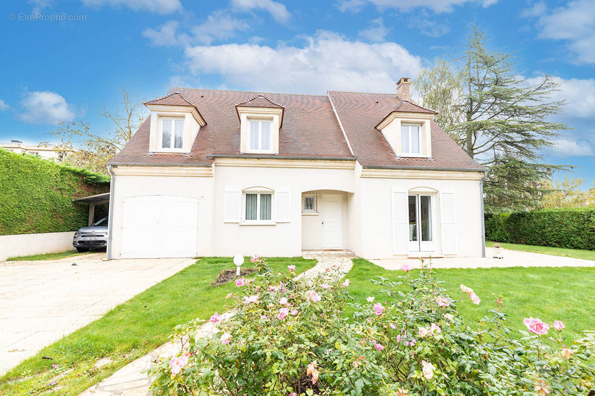 Maison à VERRIERES-LE-BUISSON