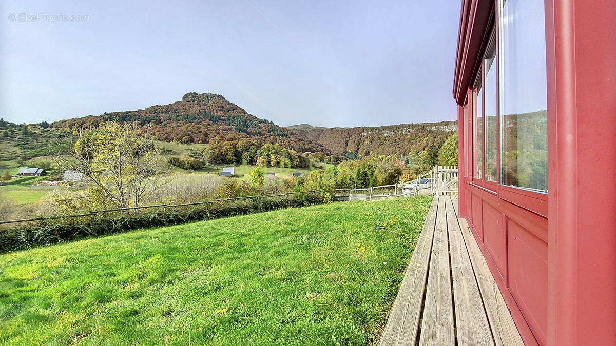 Maison à CHAMBON-SUR-LAC