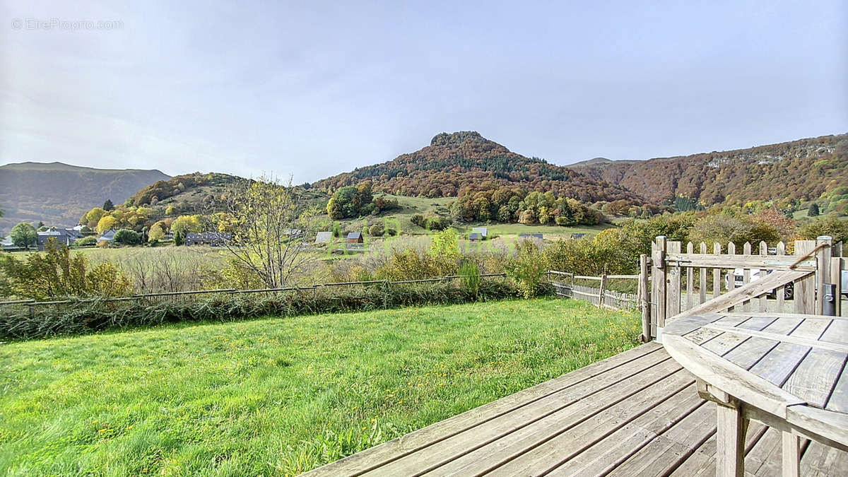 Maison à CHAMBON-SUR-LAC