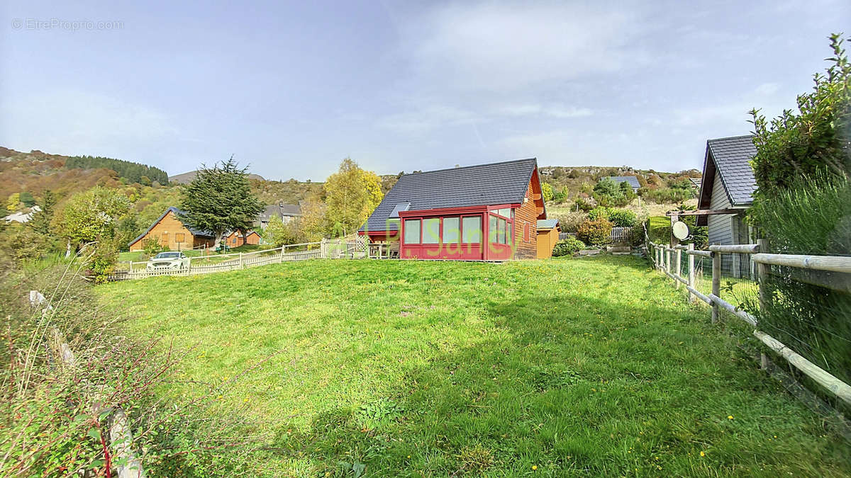 Maison à CHAMBON-SUR-LAC