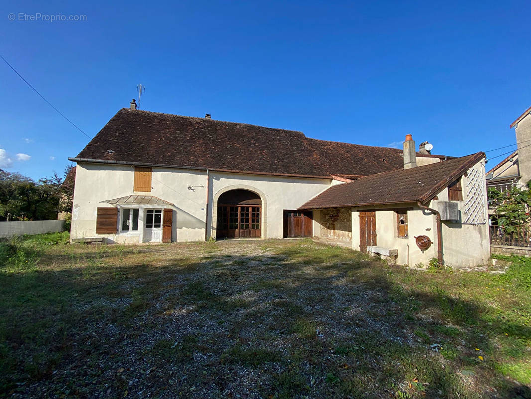 Maison à RUFFEY-SUR-SEILLE