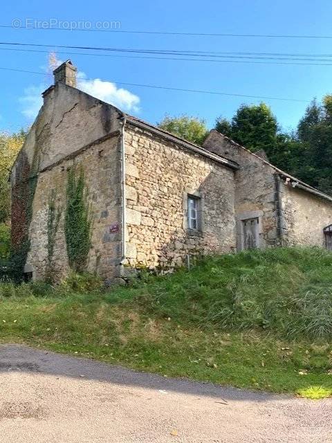 Maison à QUARRE-LES-TOMBES